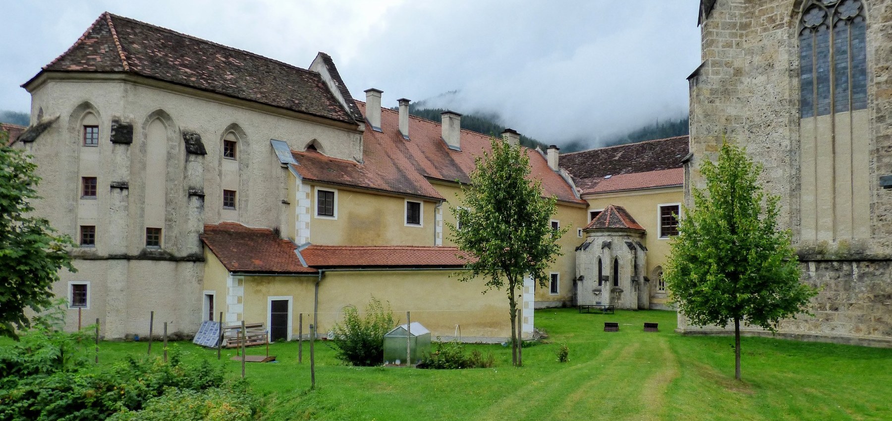 Stift Neuberg und Landschaft